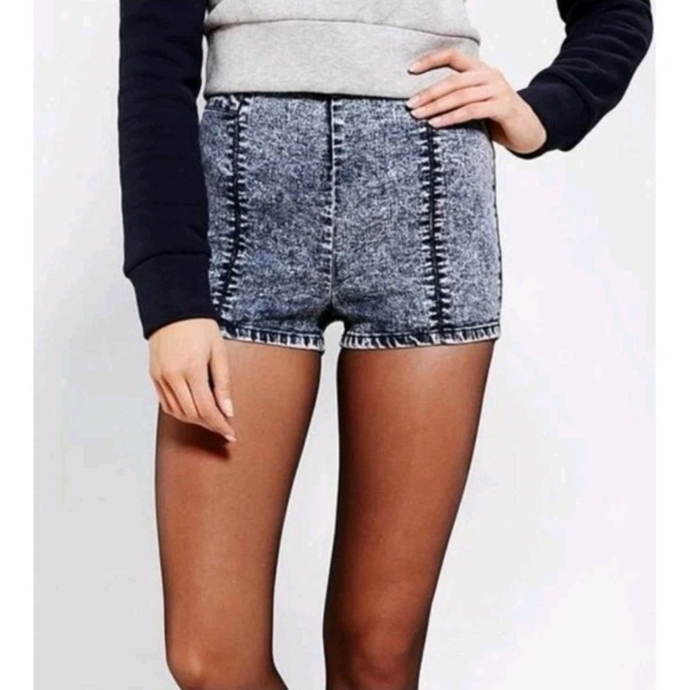 Silence+Noise UO Size 6 Rosie Curved Hem Acid Wash Micro Pinup Shorts Bimbocore